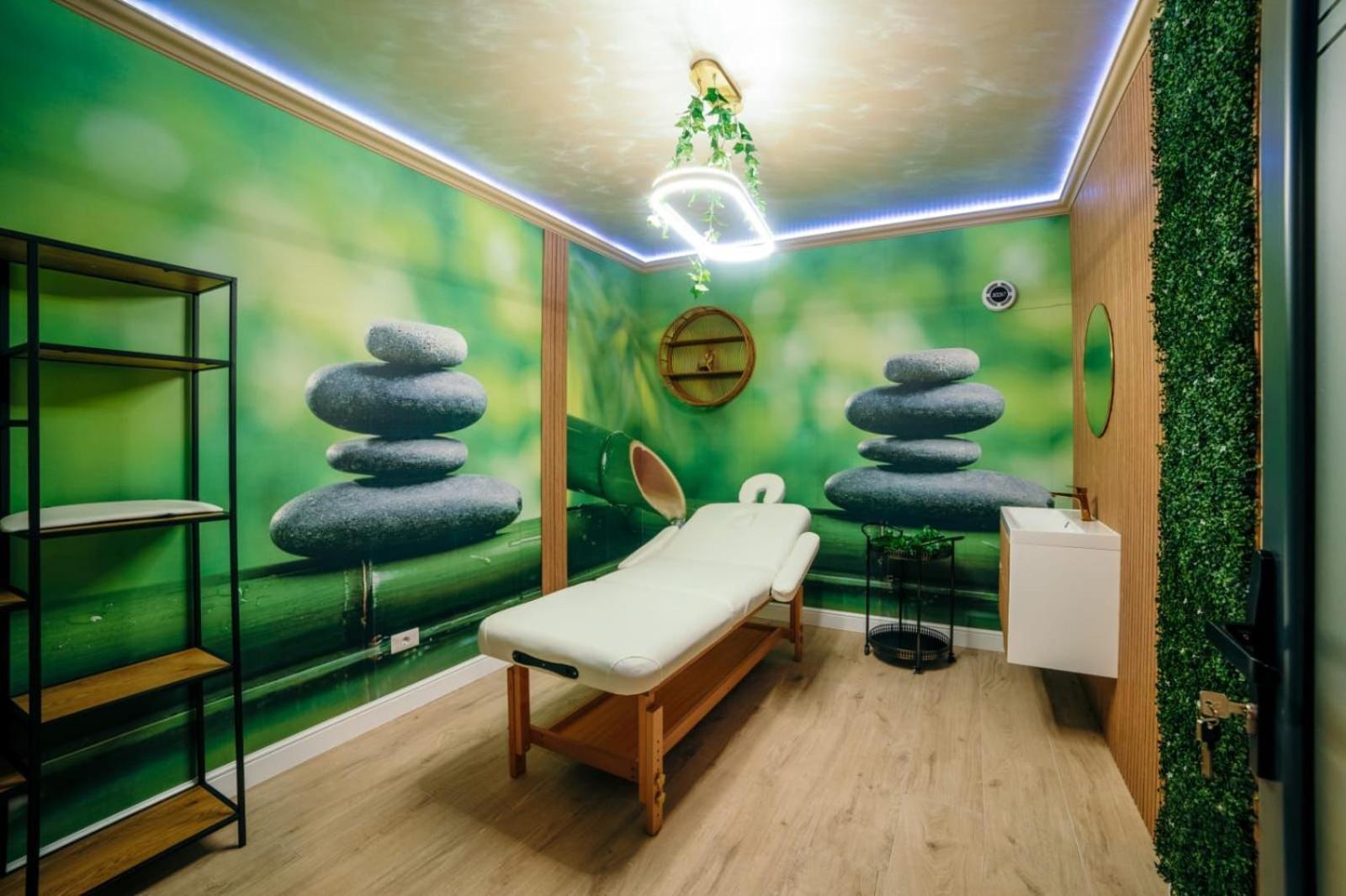 Hotel Nordic Twins & Wellness Radauti Exterior photo